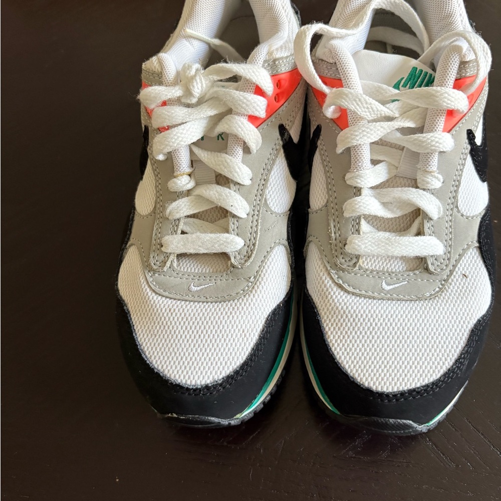 Nike Kids Sneakers in Green and Black